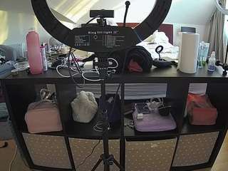 voyeurcam-julmodels-whitebed-6