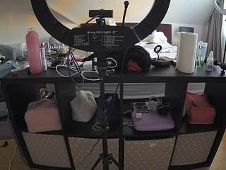 voyeurcam-julmodels-whitebed-6