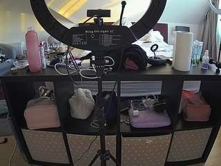 voyeurcam-julmodels-whitebed-6 webcam