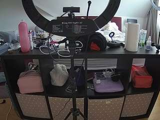 voyeurcam-julmodels-whitebed-6's CamSoda show and profile