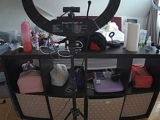 voyeurcam-julmodels-whitebed-6