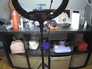 voyeurcam-julmodels-whitebed-6 live cam profile