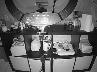 voyeurcam-julmodels-whitebed-6