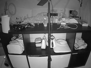 voyeurcam-julmodels-whitebed-6