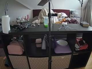 voyeurcam-julmodels-whitebed-6
