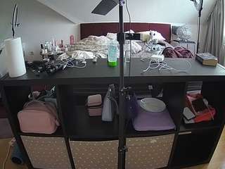 voyeurcam-julmodels-whitebed-6