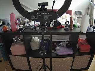 voyeurcam-julmodels-whitebed-6 live cam profile