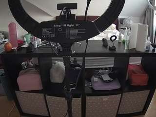 voyeurcam-julmodels-whitebed-6 camsoda