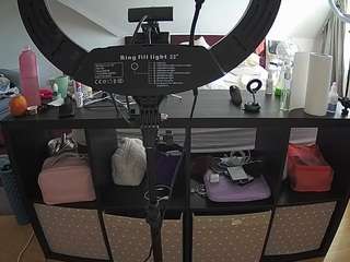 voyeurcam-julmodels-whitebed-6