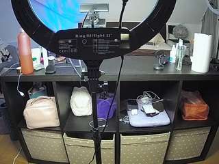 voyeurcam-julmodels-whitebed-6