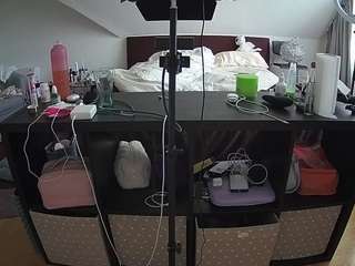 voyeurcam-julmodels-whitebed-6