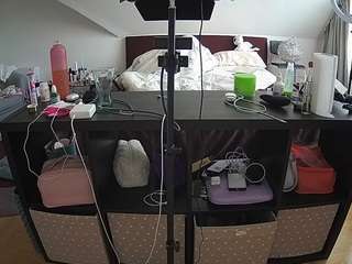 voyeurcam-julmodels-whitebed-6