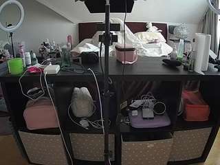 voyeurcam-julmodels-whitebed-6's CamSoda show and profile