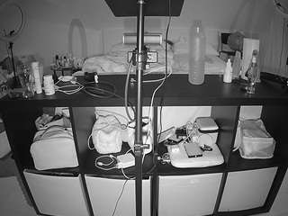 voyeurcam-julmodels-whitebed-6