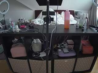 voyeurcam-julmodels-whitebed-6