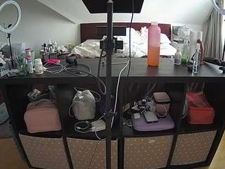 voyeurcam-julmodels-whitebed-6 live cam profile