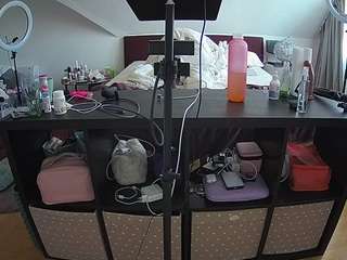 voyeurcam-julmodels-whitebed-6 live cam profile