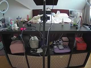 voyeurcam-julmodels-whitebed-6 live cam profile