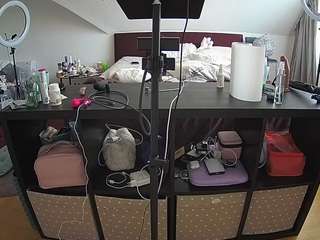 voyeurcam-julmodels-whitebed-6 live cam profile