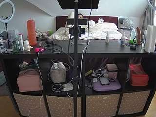 voyeurcam-julmodels-whitebed-6