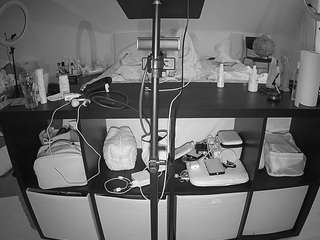 voyeurcam-julmodels-whitebed-6 live cam profile