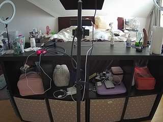 voyeurcam-julmodels-whitebed-6