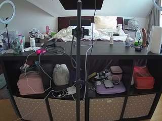 voyeurcam-julmodels-whitebed-6