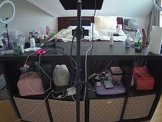 voyeurcam-julmodels-whitebed-6