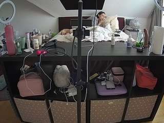 voyeurcam-julmodels-whitebed-6