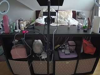 voyeurcam-julmodels-whitebed-6 live cam profile