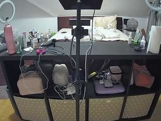 voyeurcam-julmodels-whitebed-6 live cam profile