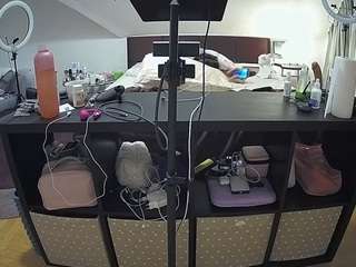voyeurcam-julmodels-whitebed-6 live cam profile