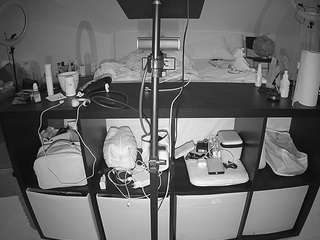 voyeurcam-julmodels-whitebed-6 webcam