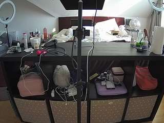 voyeurcam-julmodels-whitebed-6 live cam profile