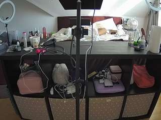 voyeurcam-julmodels-whitebed-6 live cam profile