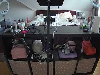 voyeurcam-julmodels-whitebed-6 live cam profile