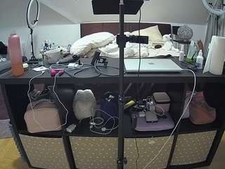 voyeurcam-julmodels-whitebed-6 live cam profile