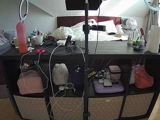 voyeurcam-julmodels-whitebed-6 live cam profile