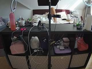 voyeurcam-julmodels-whitebed-6