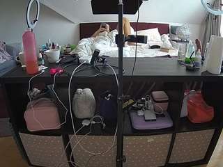 voyeurcam-julmodels-whitebed-6 live cam profile