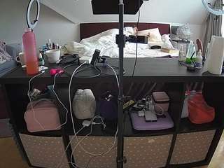 voyeurcam-julmodels-whitebed-6 live cam profile