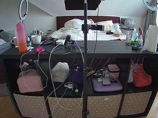 voyeurcam-julmodels-whitebed-6 live cam profile