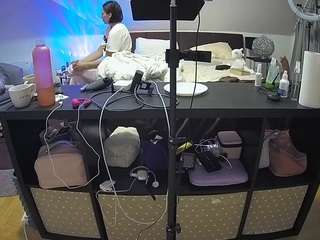 voyeurcam-julmodels-whitebed-6 webcam