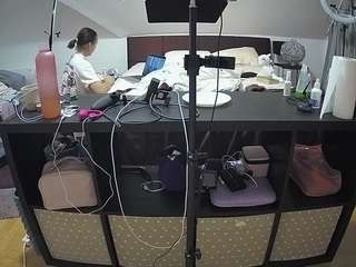 voyeurcam-julmodels-whitebed-6