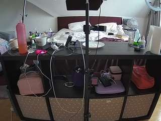 voyeurcam-julmodels-whitebed-6