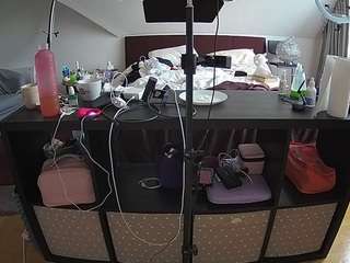 voyeurcam-julmodels-whitebed-6