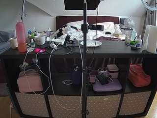 voyeurcam-julmodels-whitebed-6