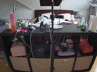 voyeurcam-julmodels-whitebed-6