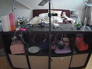 voyeurcam-julmodels-whitebed-6