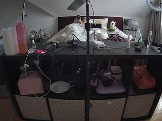 voyeurcam-julmodels-whitebed-6's CamSoda show and profile